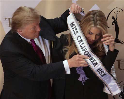 Although originally this picture was taken when Donald Trump announced that Carrie Prejean would retain her title, we can look at this picture an entirely different way now a month later...  A desashing???