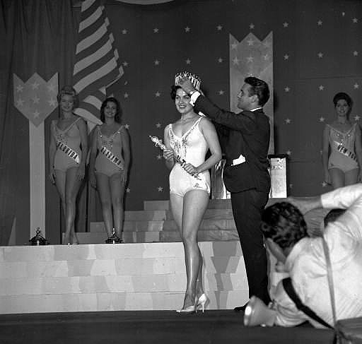 Linda Bement is crowned Miss USA 1960